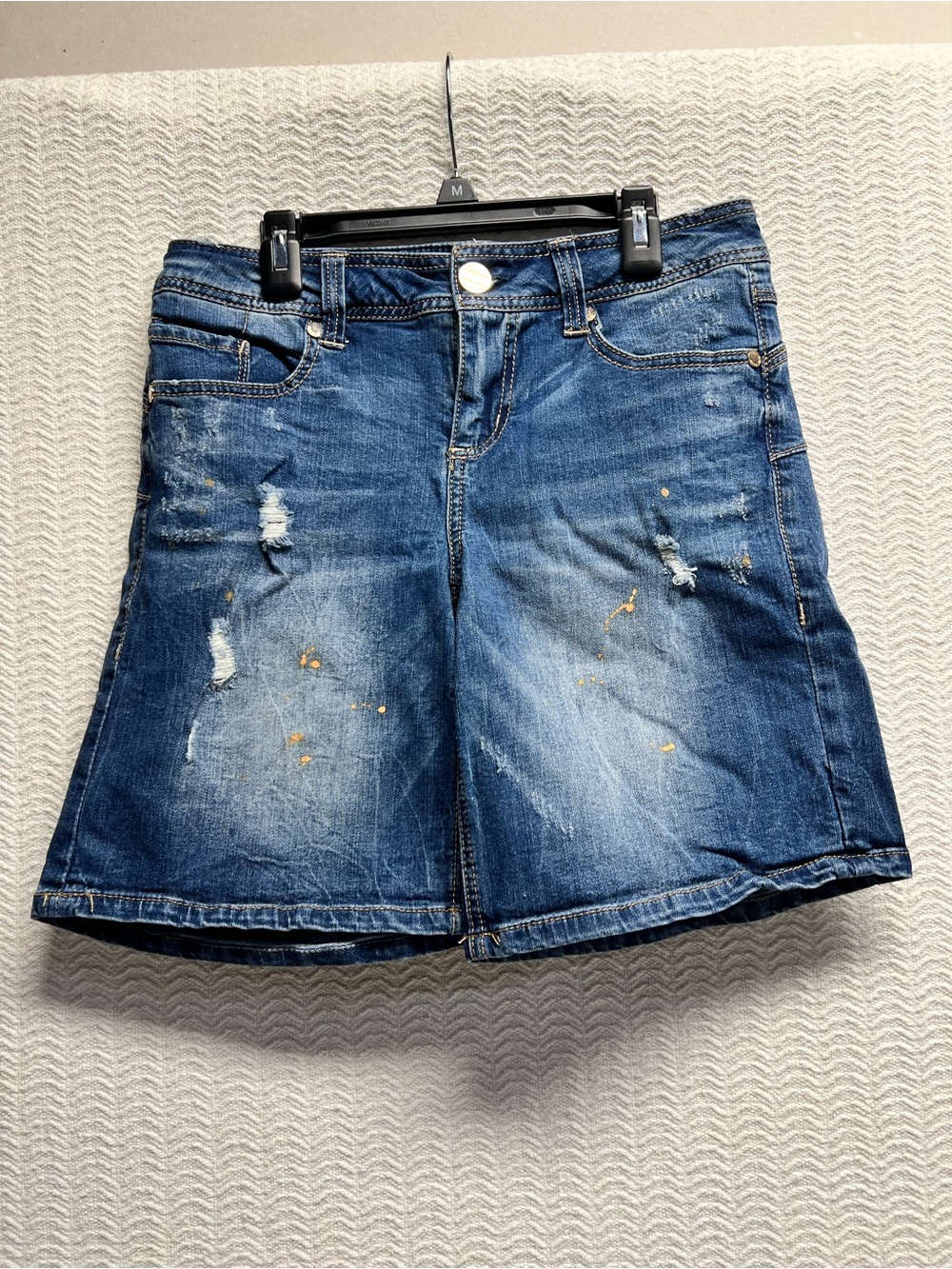 seven7 / distressed blue jean shorts size 4